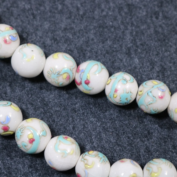 vintage hand painted glass beaded necklace - Picture 5 of 12